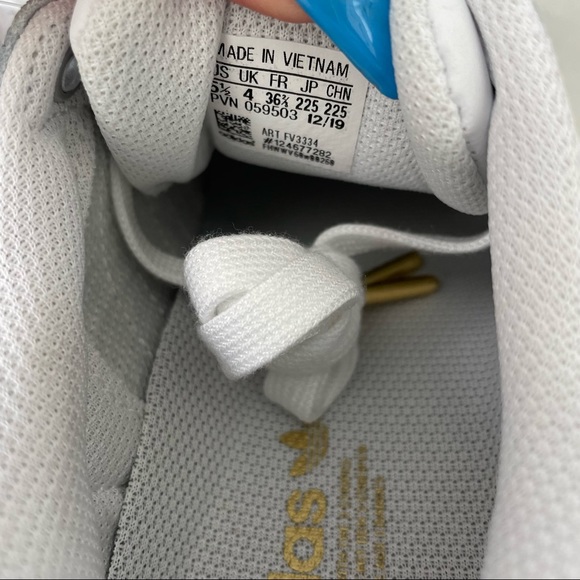 SOLD Adidas Women's Superstar Bold Sneaker Size 5.5 - Picture 11 of 15